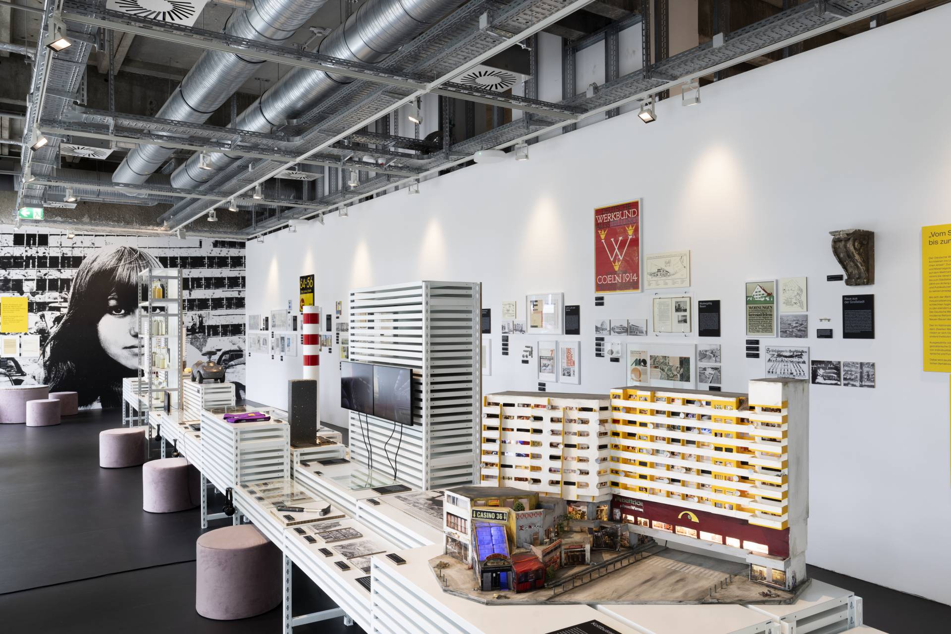 Ausstellungsgrafik »Profitopolis oder der Zustand der Stadt« für das Werkbundarchiv – Museum der Dinge, Berlin